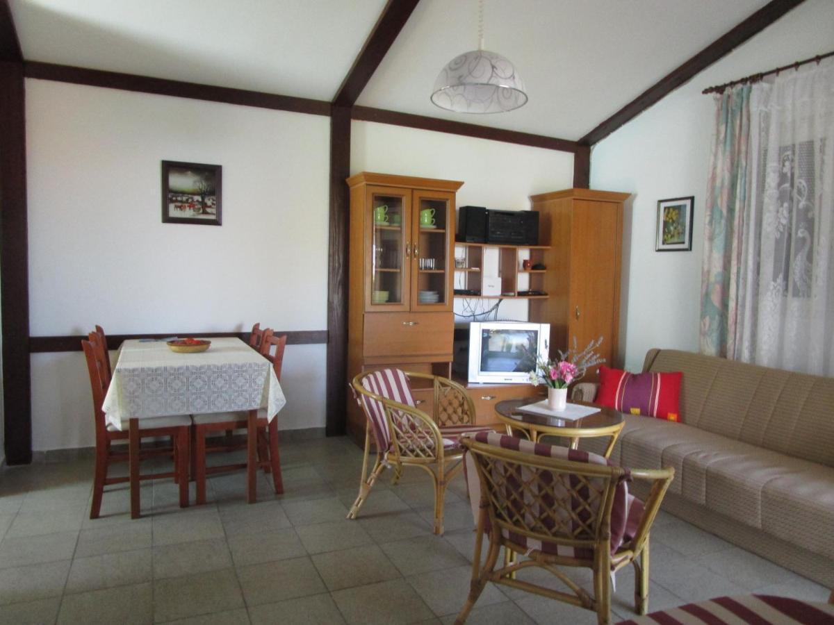 Beachfront House Nada - Happy Rentals Karlobag Buitenkant foto