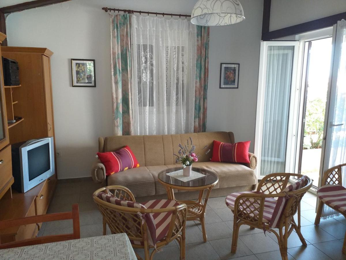 Beachfront House Nada - Happy Rentals Karlobag Buitenkant foto