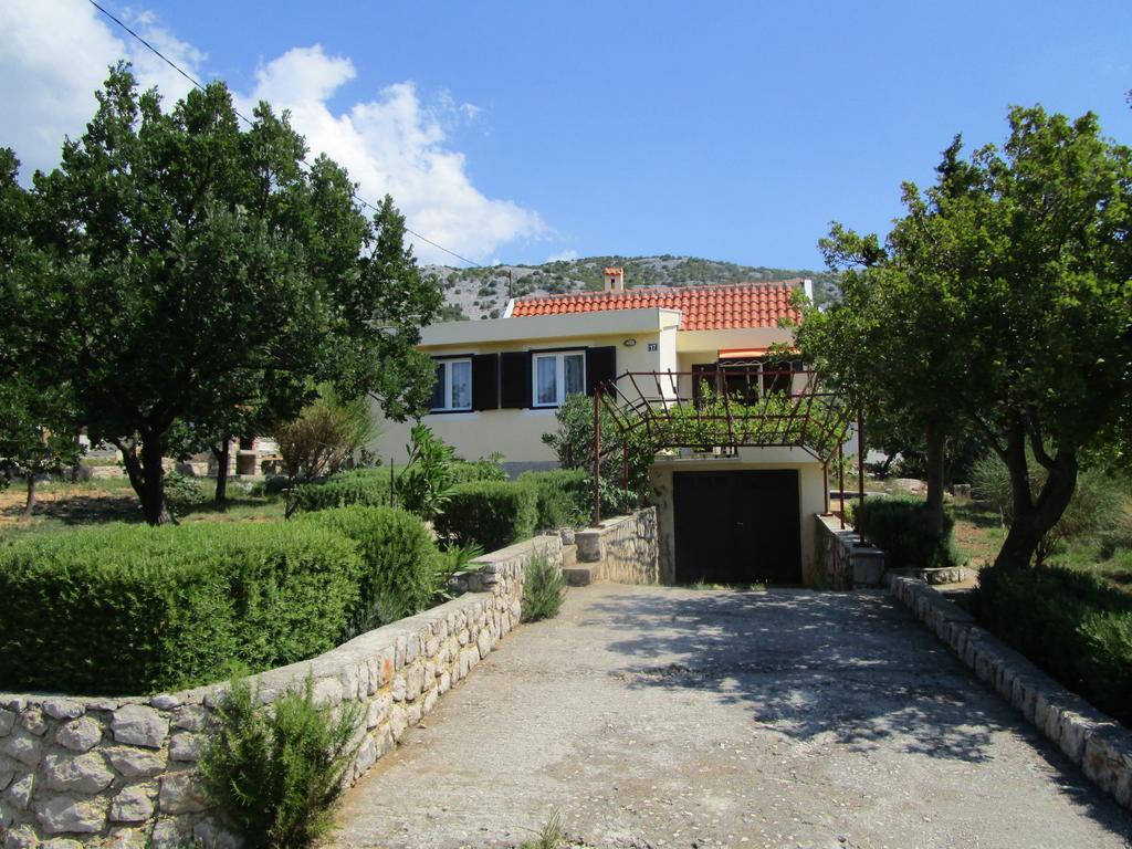 Beachfront House Nada - Happy Rentals Karlobag Kamer foto